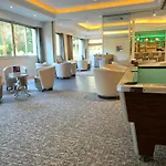מלון דירות The Originals Residence, Les Strelitzias 4*