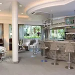 מלון דירות The Originals Residence, Les Strelitzias 4*