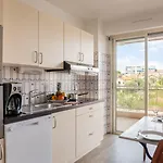The Originals Residence, Les Strelitzias ז'ואן-לה-פינס