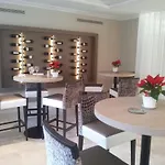 The Originals Residence, Les Strelitzias מלון דירות ז'ואן-לה-פינס