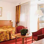 The Originals Residence, Les Strelitzias מלון דירות 4*