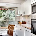 The Originals Residence, Les Strelitzias מלון דירות ז'ואן-לה-פינס
