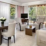 The Originals Residence, Les Strelitzias מלון דירות ז'ואן-לה-פינס