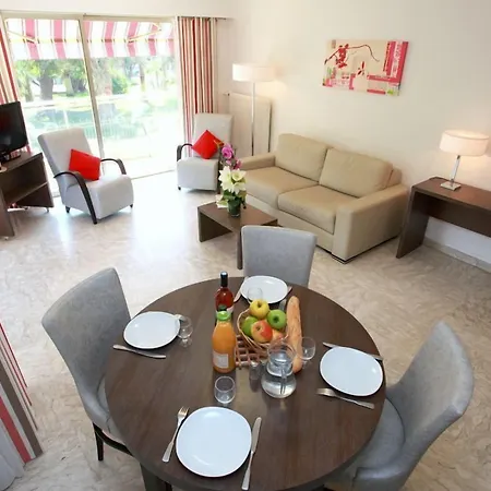 The Originals Résidence, Les Strélitzias Appart hôtel 4*