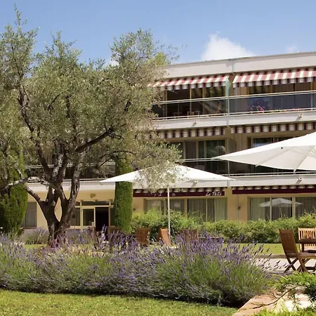 Aparthotel The Originals Residence, Les Strelitzias 4*