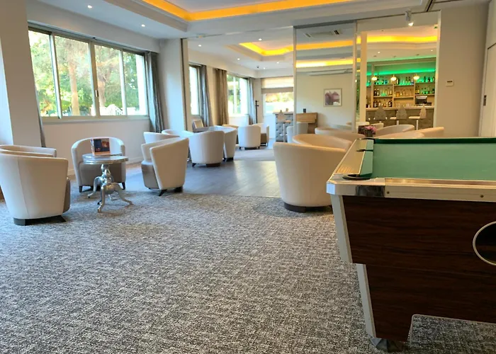 Aparthotel The Originals Residence, Les Strelitzias 4*