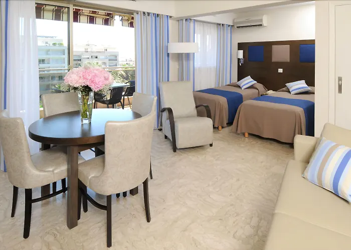 Aparthotel The Originals Residence, Les Strelitzias 4*