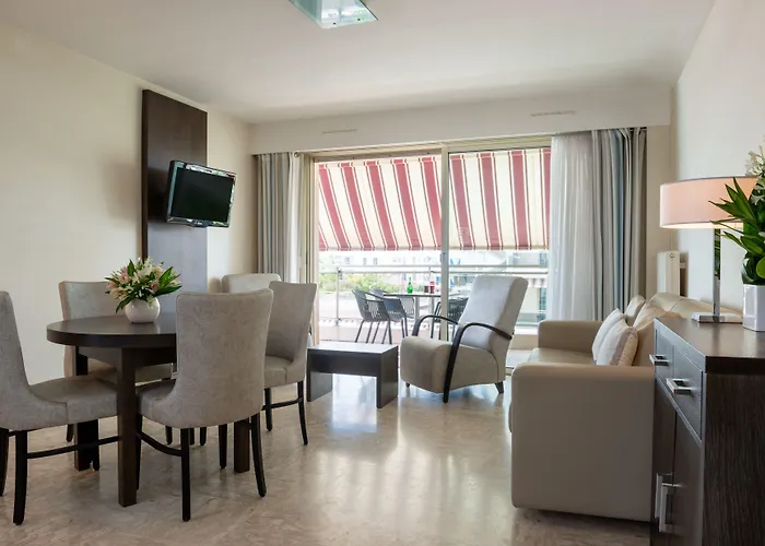 Aparthotel The Originals Residence, Les Strelitzias 4*