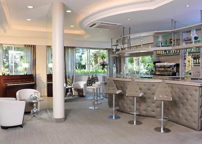 Aparthotel The Originals Residence, Les Strelitzias 4*