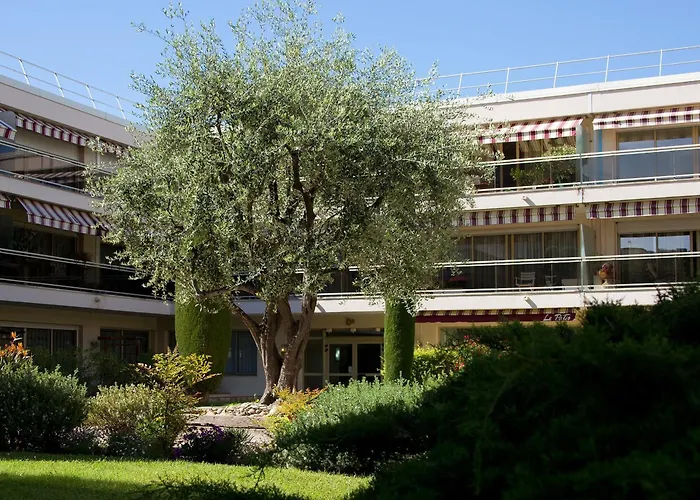 Aparthotel The Originals Residence, Les Strelitzias