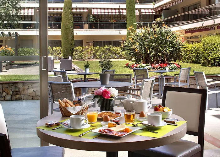 Aparthotel The Originals Residence, Les Strelitzias 4*