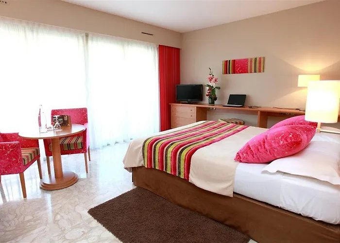 Aparthotel The Originals Residence, Les Strelitzias Juan-les-Pins