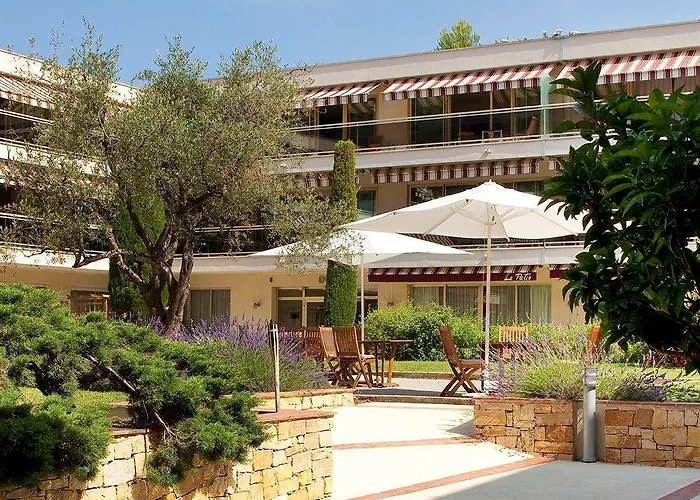 Aparthotel The Originals Residence, Les Strelitzias