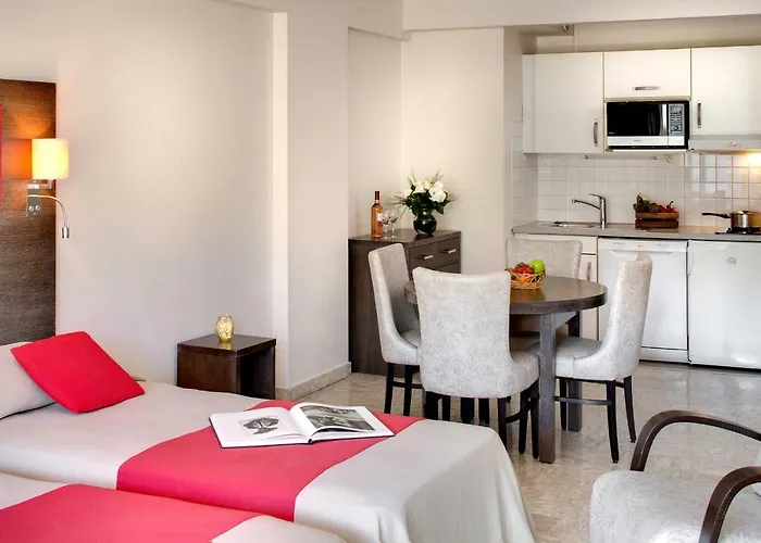 The Originals Residence, Les Strelitzias Aparthotel 4*