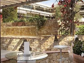 Aparthotel The Originals Residence, Les Strelitzias 4*