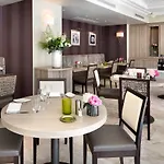 Apart-hotel The Originals Residence, Les Strelitzias Juan-les-Pins