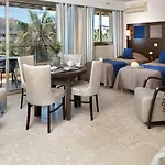The Originals Residence, Les Strelitzias 4*