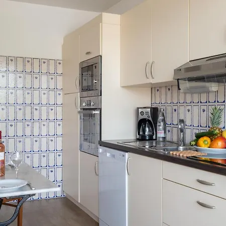 The Originals Residence, Les Strelitzias Апарт-отель 4*