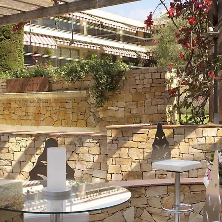 Апарт-отель The Originals Residence, Les Strelitzias 4*