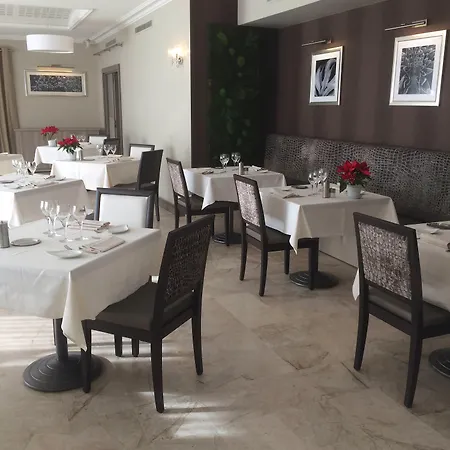 The Originals Residence, Les Strelitzias 4* Жуан-ле-Пен