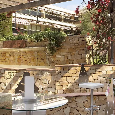 The Originals Residence, Les Strelitzias 4* Жуан-ле-Пен