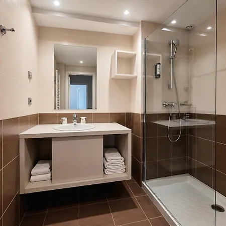 The Originals Residence, Les Strelitzias מלון דירות 4*