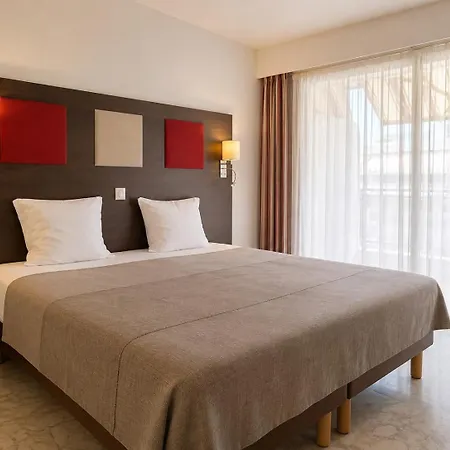 מלון דירות The Originals Residence, Les Strelitzias 4*