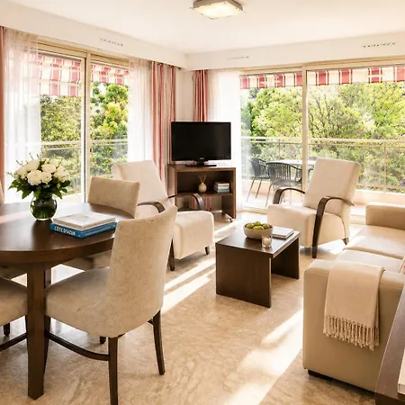 The Originals Residence, Les Strelitzias מלון דירות 4*