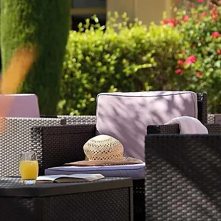 The Originals Residence, Les Strelitzias 4*