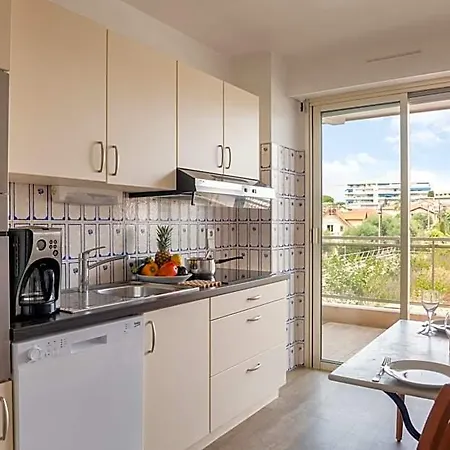 The Originals Residence, Les Strelitzias ז'ואן-לה-פינס