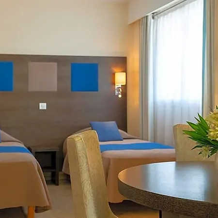 The Originals Residence, Les Strelitzias מלון דירות 4*