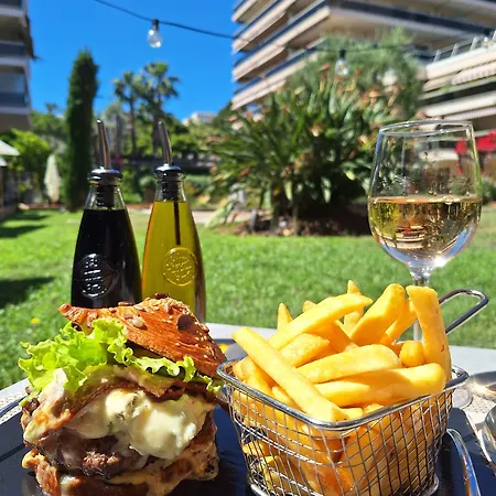 The Originals Residence, Les Strelitzias Aparthotel