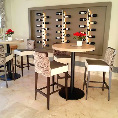 Апарт-отель The Originals Residence, Les Strelitzias 4*