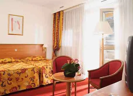 The Originals Residence, Les Strelitzias Hotel apartamentowy 4*