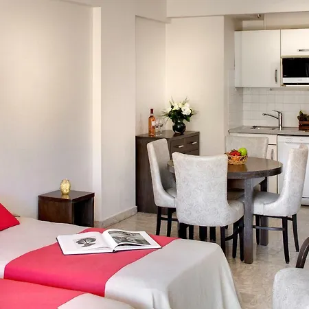 The Originals Residence, Les Strelitzias Lägenhetshotell 3*