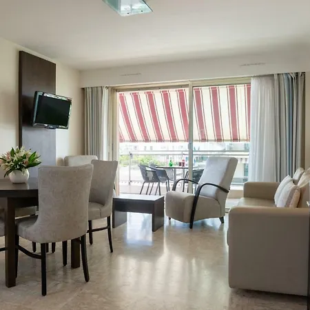 Апарт-отель The Originals Residence, Les Strelitzias 4*