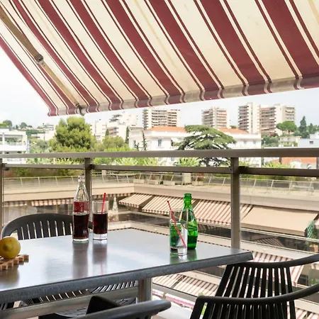 The Originals Residence, Les Strelitzias Апарт-отель Жуан-ле-Пен