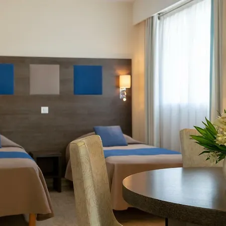 Aparthotel The Originals Résidence, Les Strélitzias 4*