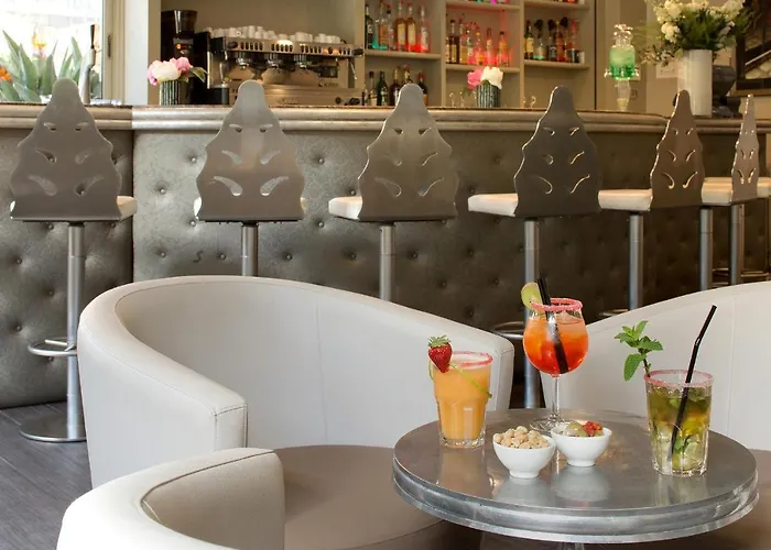 The Originals Residence, Les Strelitzias 4* Жуан-ле-Пен