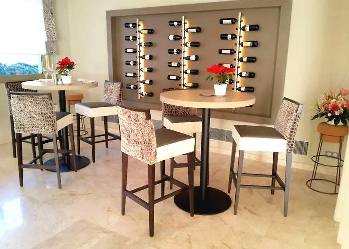 Апарт-отель The Originals Residence, Les Strelitzias