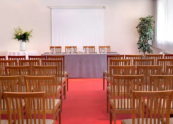 Апарт-отель The Originals Residence, Les Strelitzias