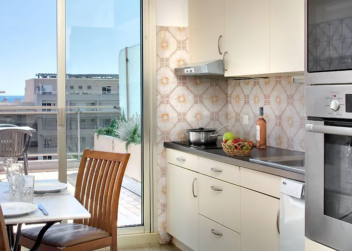 Aparthotel The Originals Résidence, Les Strélitzias