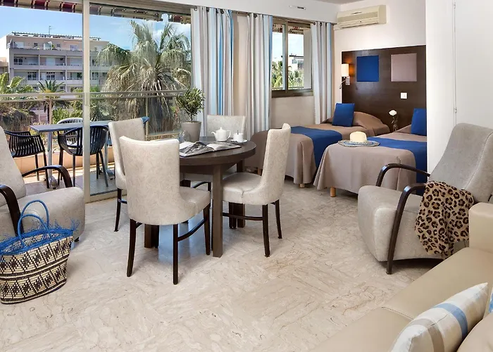 The Originals Residence, Les Strelitzias 4* Жуан-ле-Пен