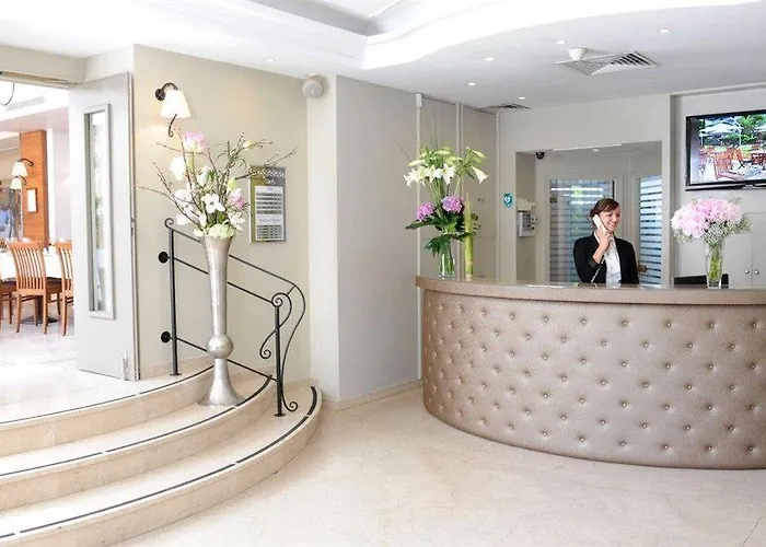 The Originals Residence, Les Strelitzias 4* Жуан-ле-Пен