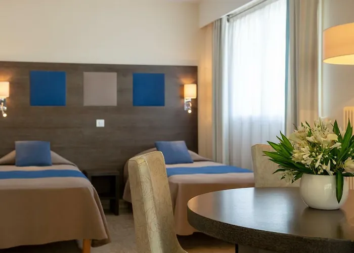 Апарт-отель The Originals Residence, Les Strelitzias 4*