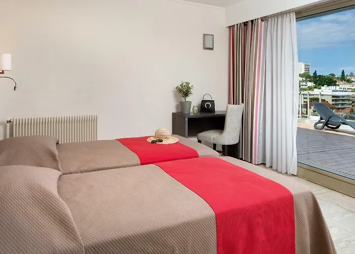 The Originals Residence, Les Strelitzias Апарт-отель 4*